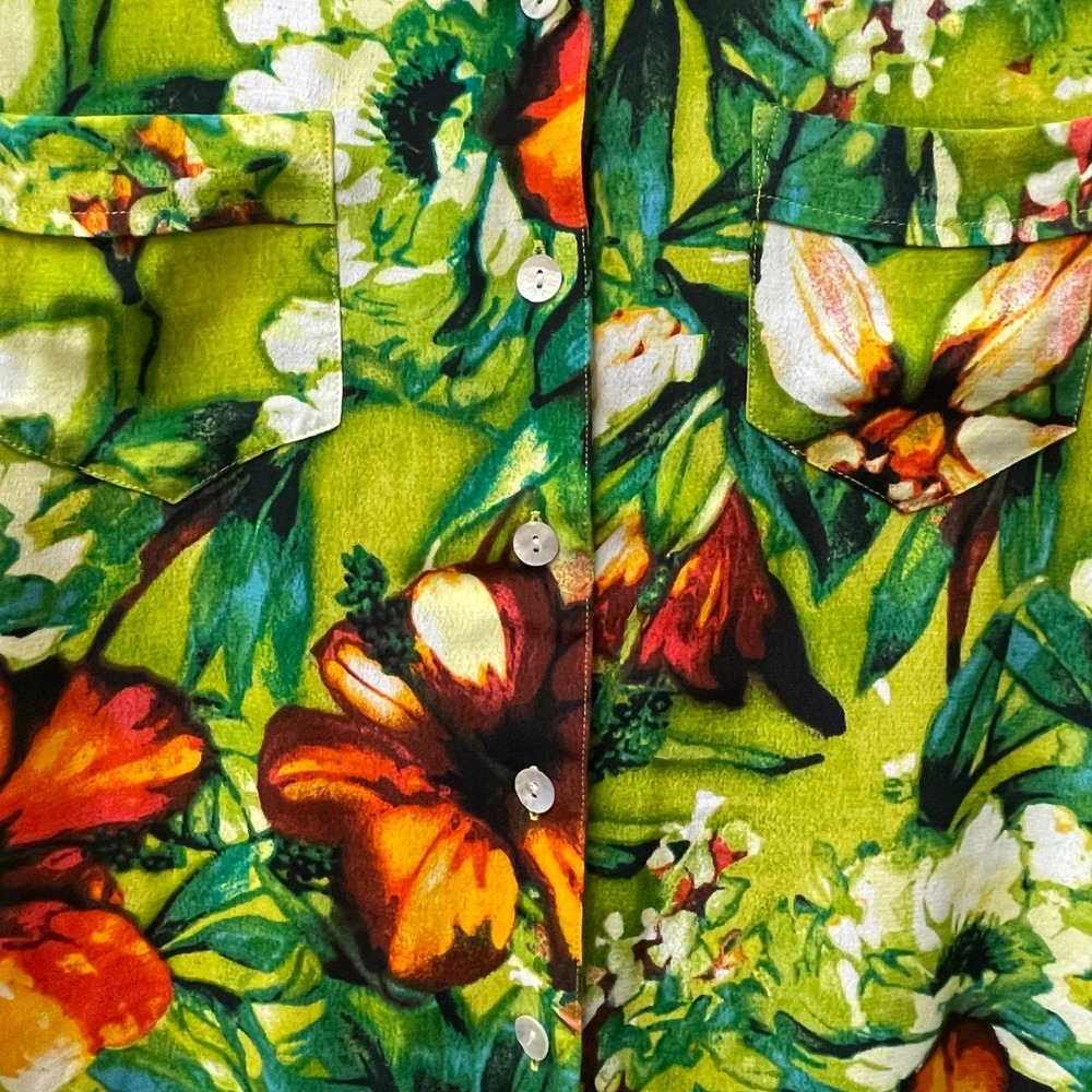 Vintage Chico's Women's Size 1 (M) Tropical Print 100% Rayon Roll-Tab Shirt